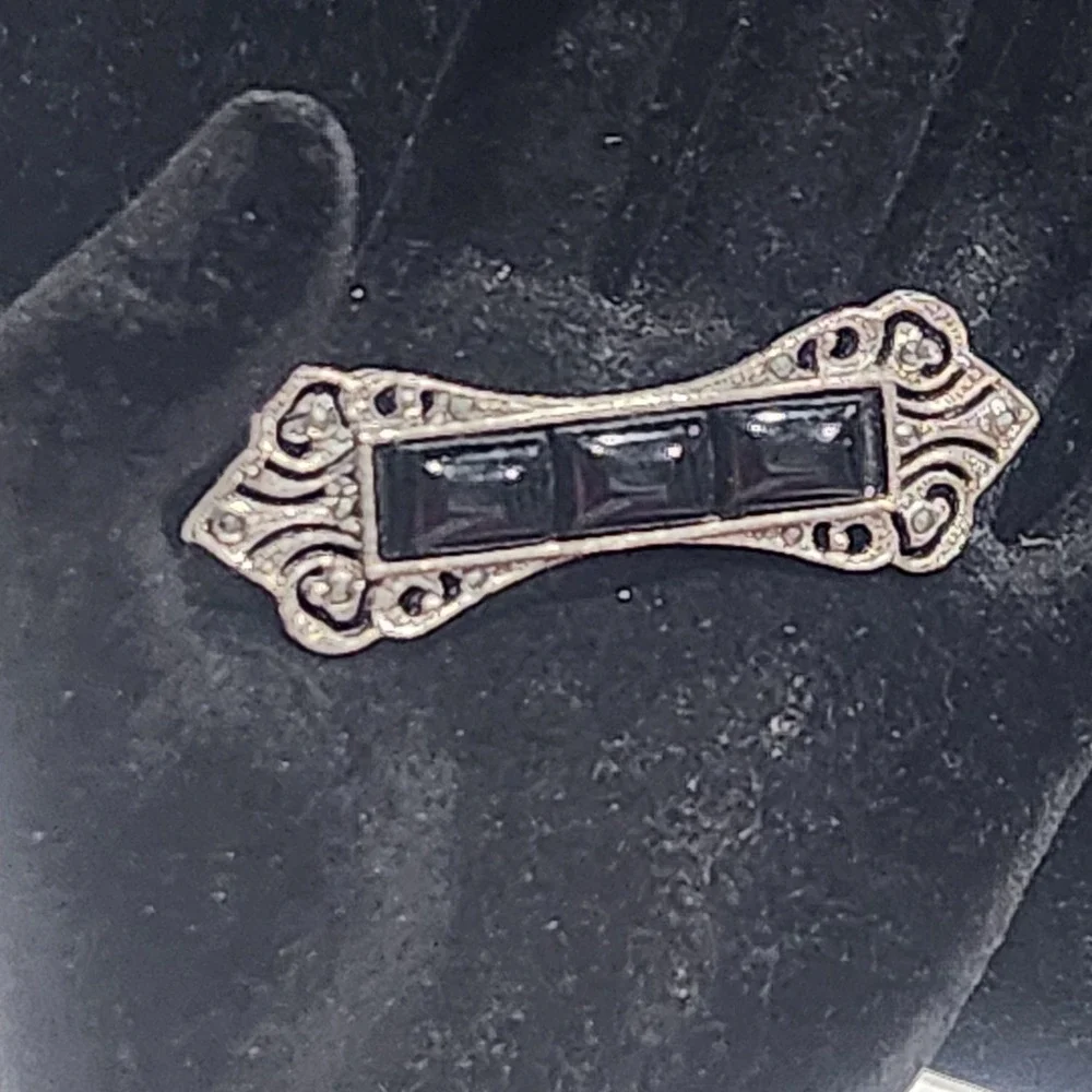 Vintage Art‎ Deco Silver Tone Black Onyx Marcasite Style Filigree Bar Brooch Pin